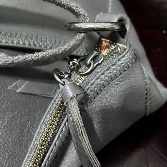 The Sak Gray Leather Crossbody Bag Adjustable Strap Soft Pebbled Leather EUC - Picture 7 of 16